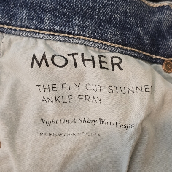 Mother 25×28 The Fly Cut Stunner Ankle Fray In Night On A Shiny White Vespa 25 - Picture 9 of 14
